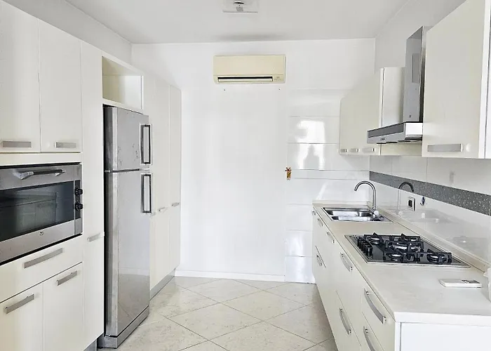 Domus Rossetti アパート ヴァスト